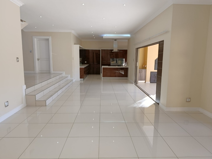 5 Bedroom Property for Sale in Kiepersol Free State